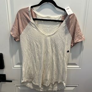 Abercrombie & Fitch women’s v-neck tee, NWT, size L